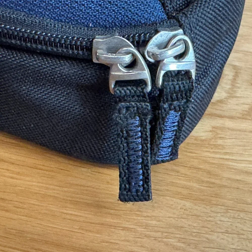 TARGUS Camera Case Zippered Bag, Adjustable Strap, Black/Blue, Model DLEC200B
